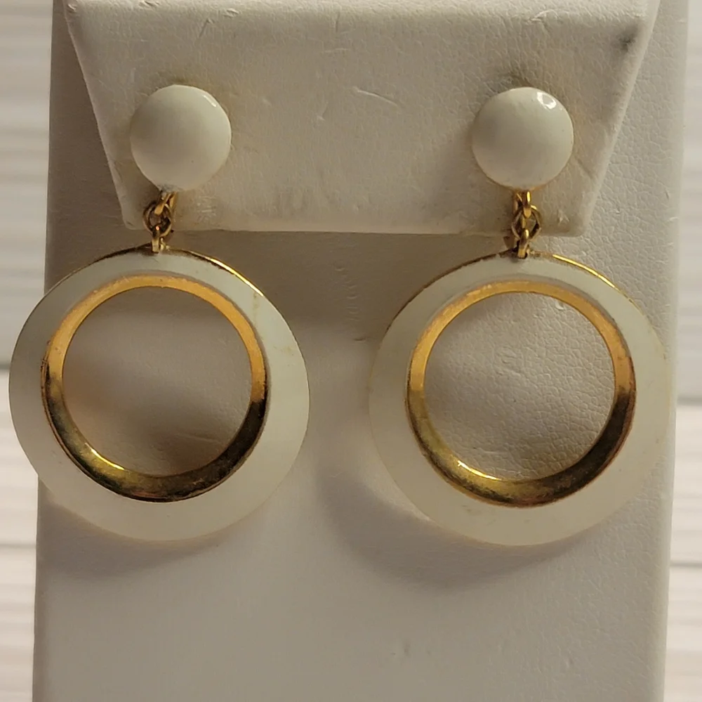 Vintage Crown Trifari White Enamel Gold Tone Geometric Dangle Clip Earrings